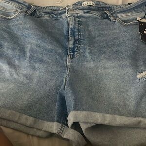 These cute light med blue Jean shorts